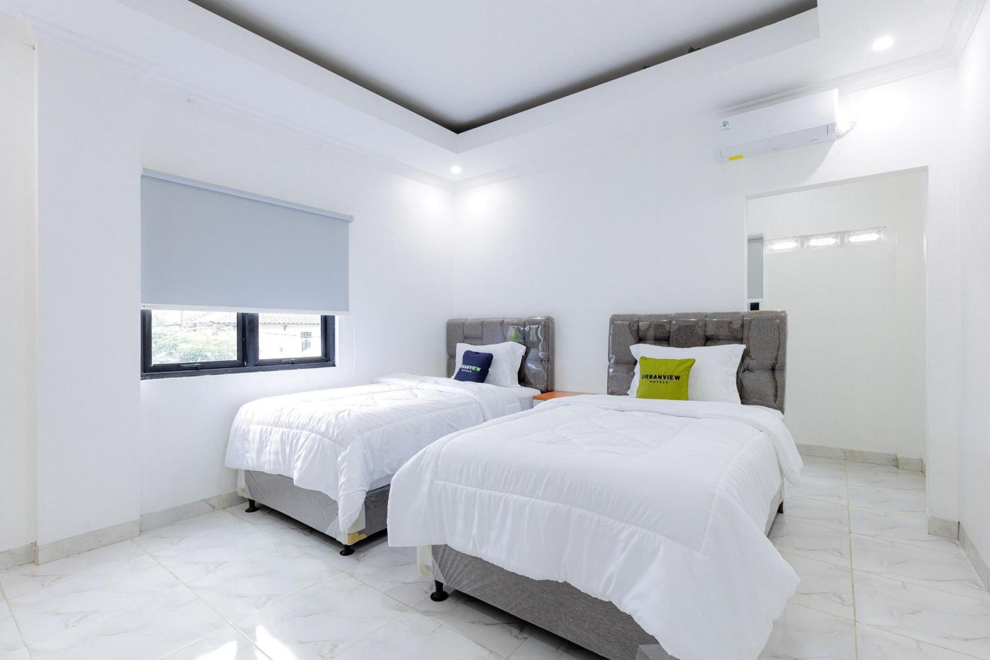 Urbanview Hotel Amira Syariah Bogor Pamoyanan Екстер'єр фото
