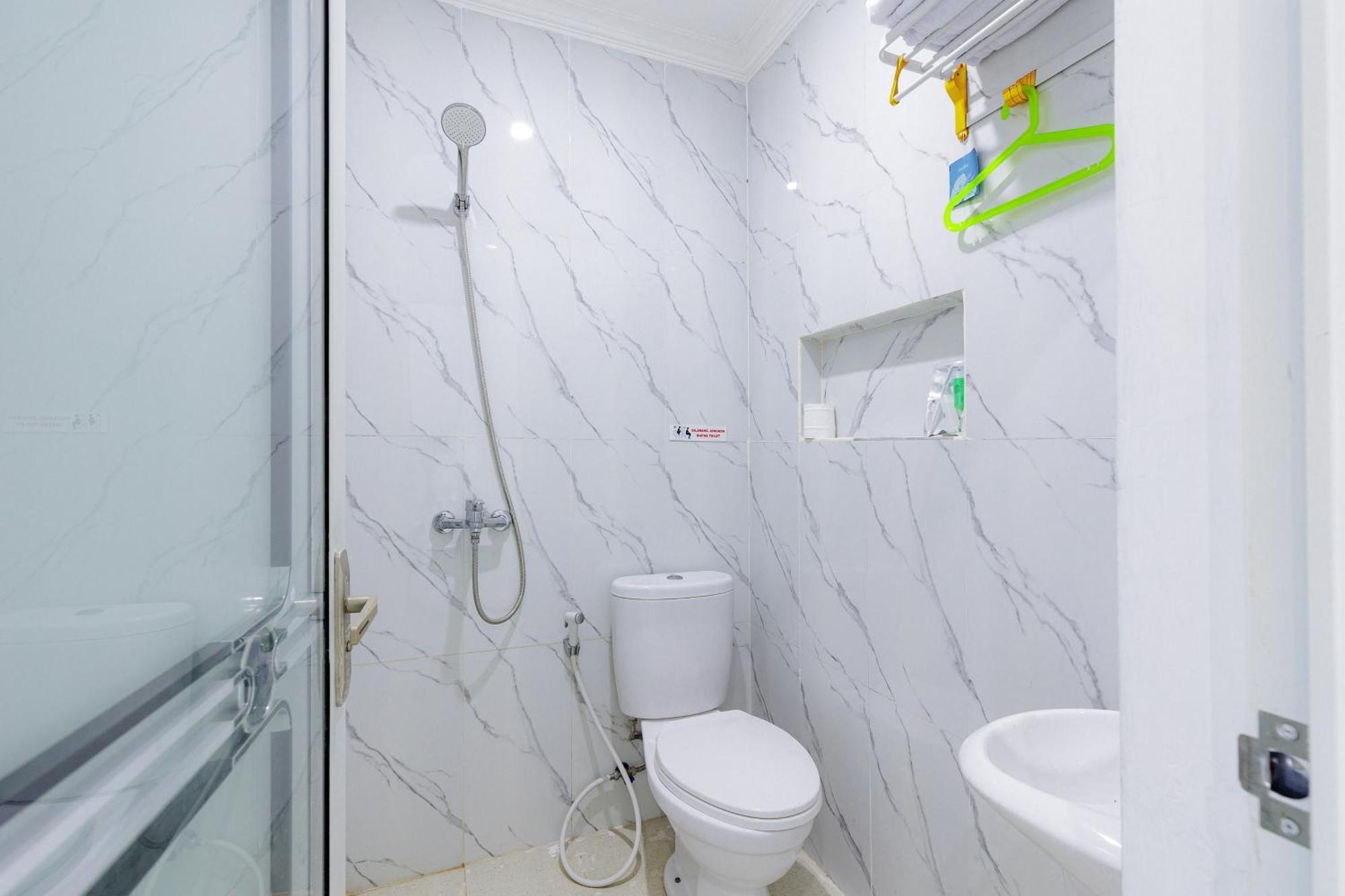 Urbanview Hotel Amira Syariah Bogor Pamoyanan Екстер'єр фото