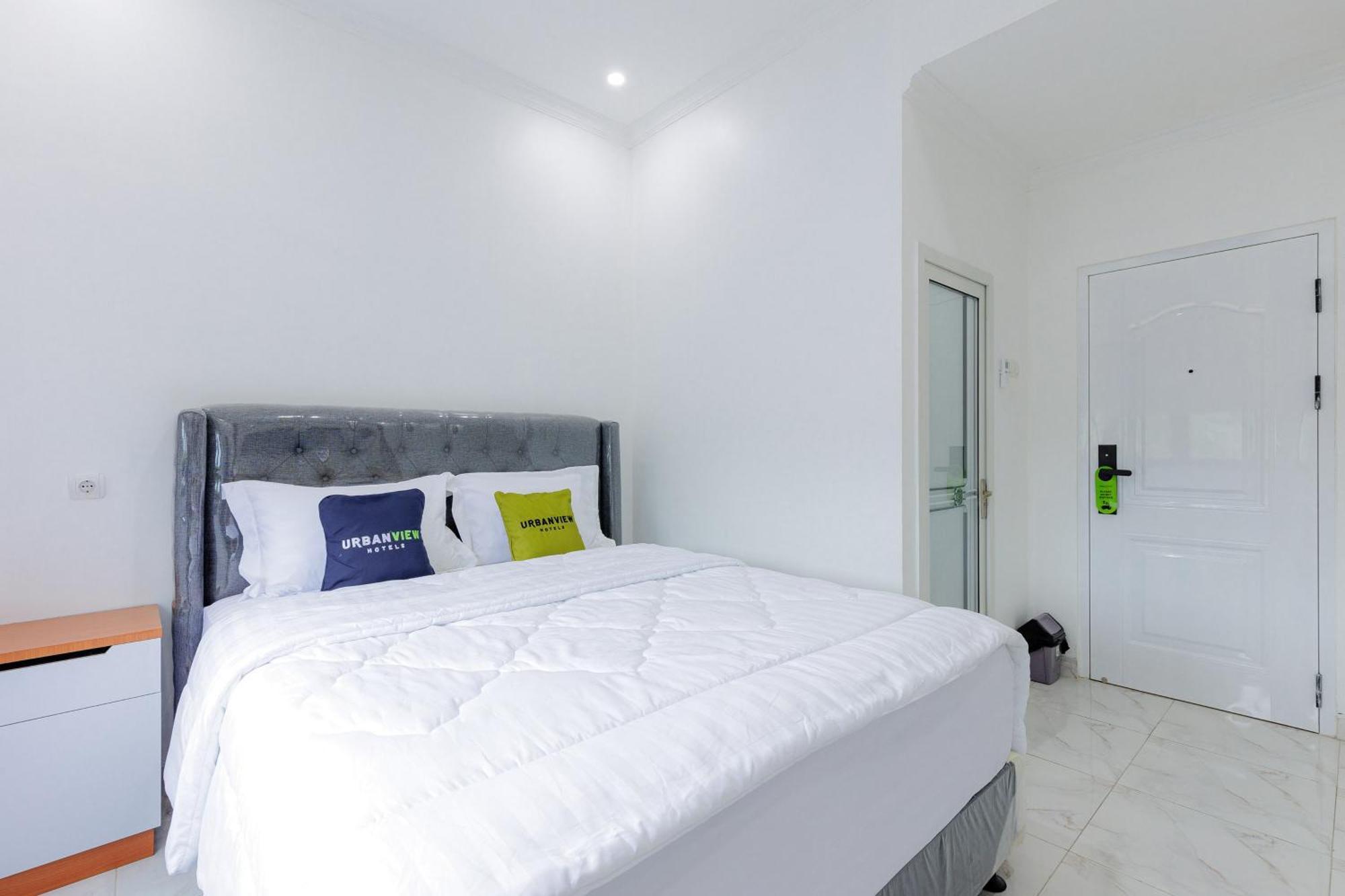 Urbanview Hotel Amira Syariah Bogor Pamoyanan Екстер'єр фото